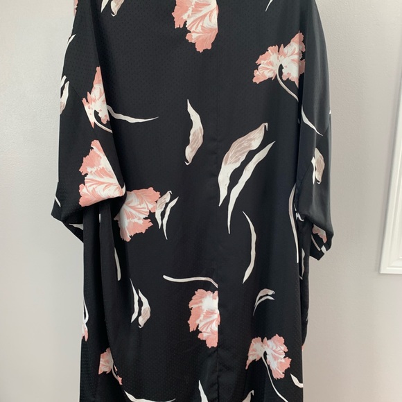 1 State Kimono - Picture 13 of 16